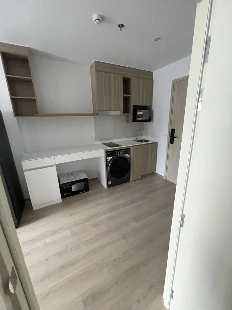 For rent: Life rama4-asoke, 12th floor room, high view, spacious room, comfortable living, complete facilities, all here in one place. Book now, don't