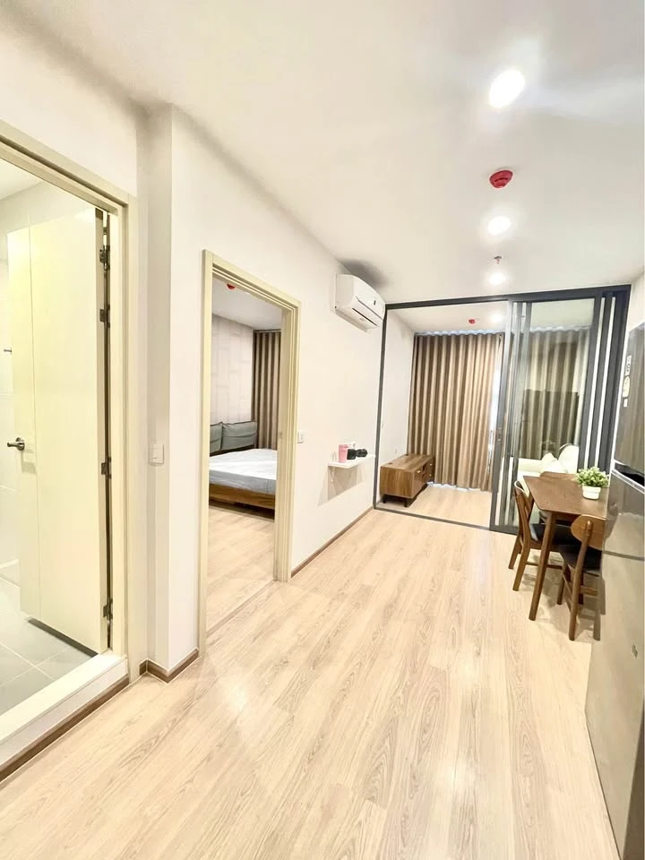 For rent: Life Rama 4-Asoke, ready to move in, fully equipped, great price, come check it out, don't miss out!