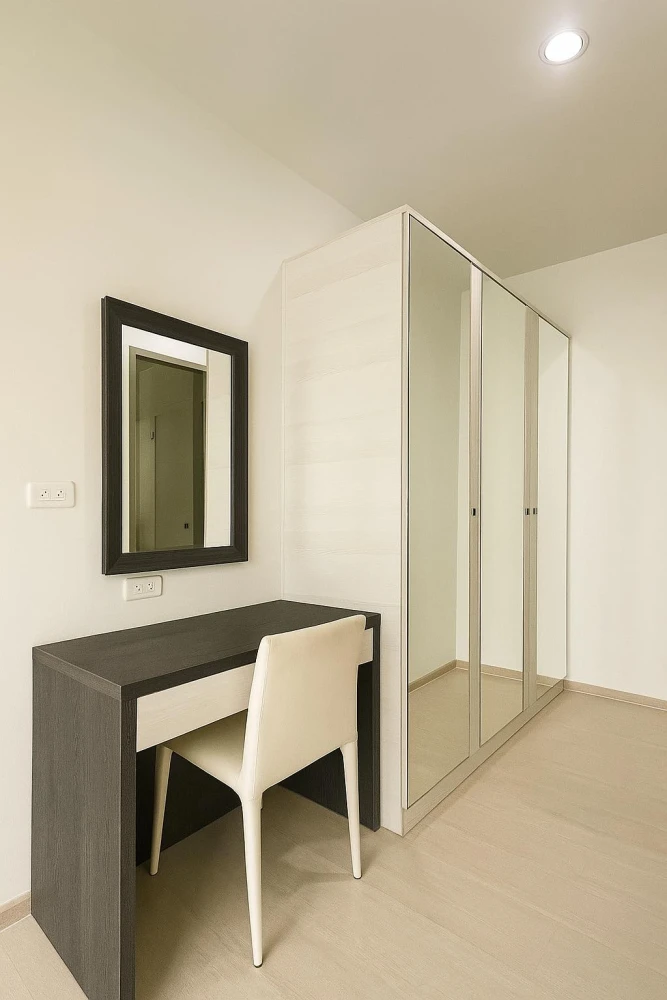 For rent: Life Ratchadapisek, 11th floor, corner room, fresh air, open city view, modern style, clean, comfortable, hurry up and grab it!
