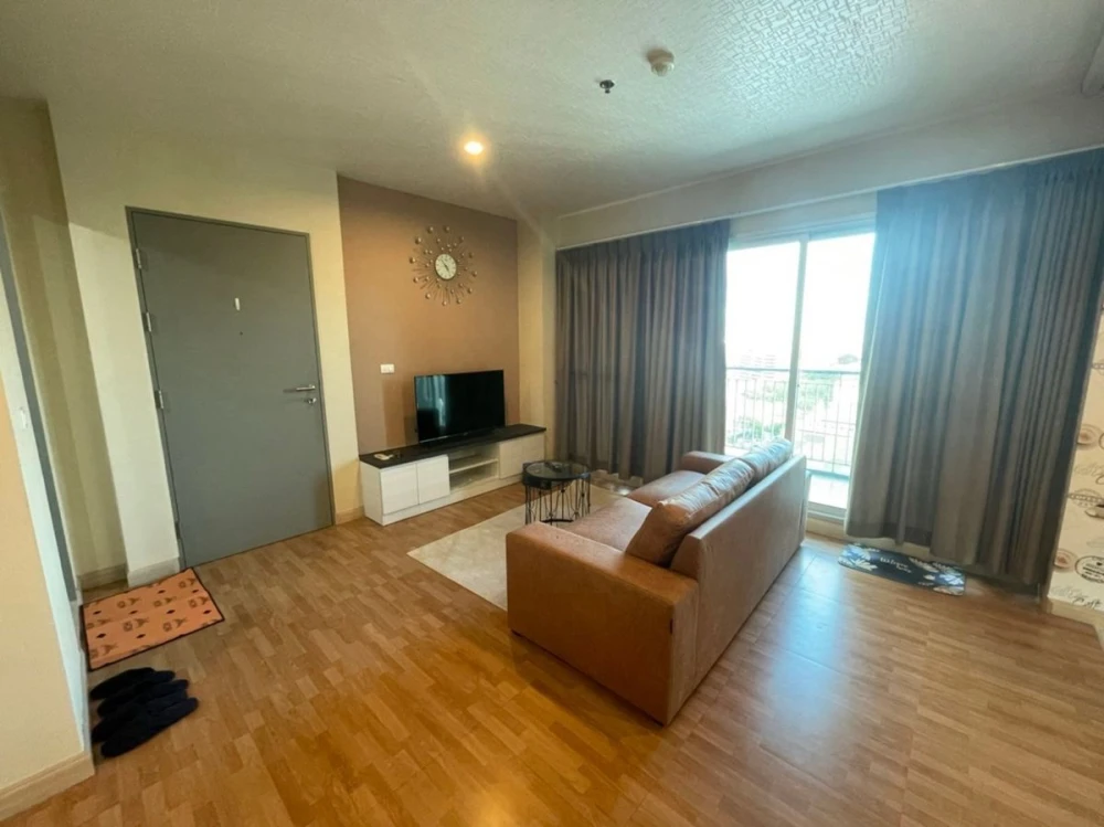 For rent: Life Ratchadapisek, 12th floor, corner room, fully furnished, ready to move in. Reserve now, don't miss out.