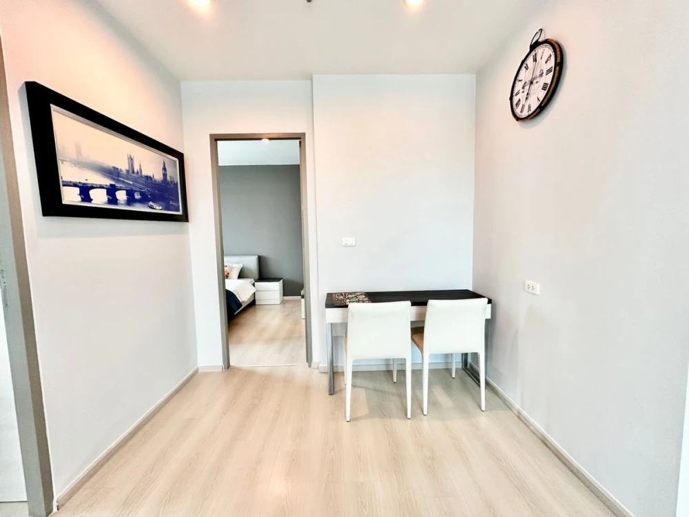 For rent: Life Ratchadapisek, 21st floor, corner room, city view, fully furnished, ready to move in, reserve now, hurry!