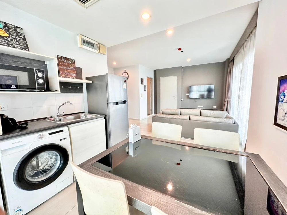 For rent: Life Ratchadapisek, 21st floor, corner room, city view, fully furnished, ready to move in, reserve now, hurry!