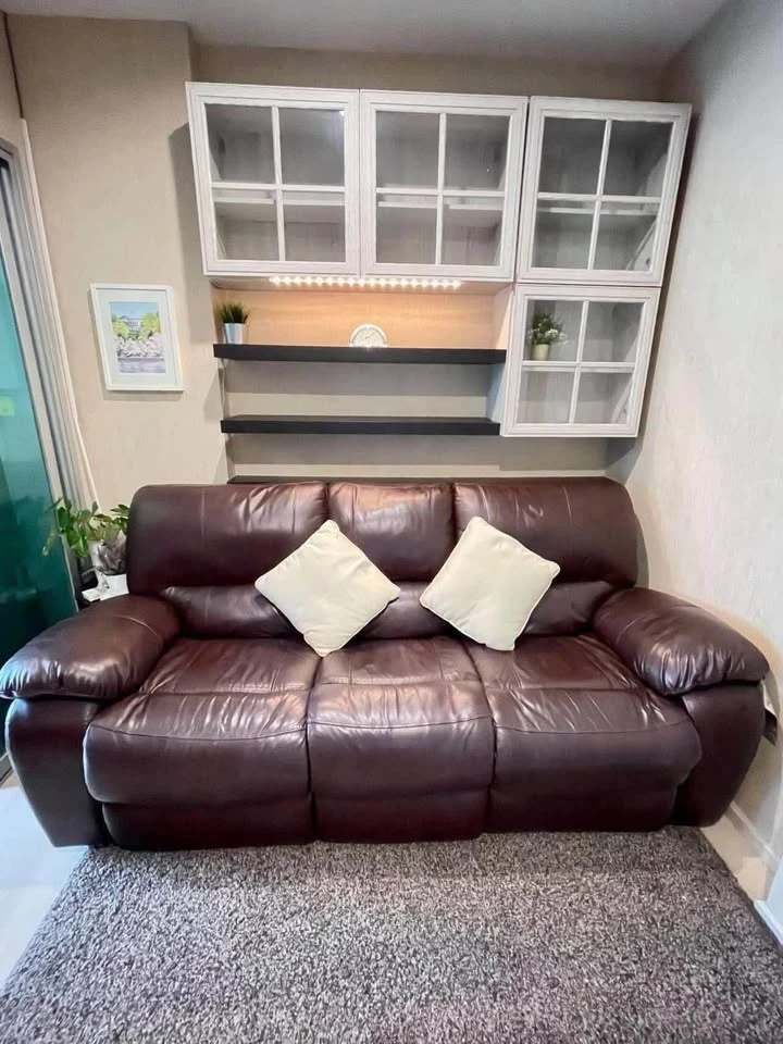For rent: Life Ratchadapisek, beautiful open city view, modern style decoration, complete with furniture and appliances. Reservation required.