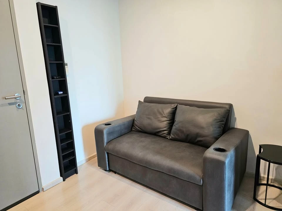 Life Ratchadapisek condo for rent. Ready to move in, fully furnished, high floor. Book now!