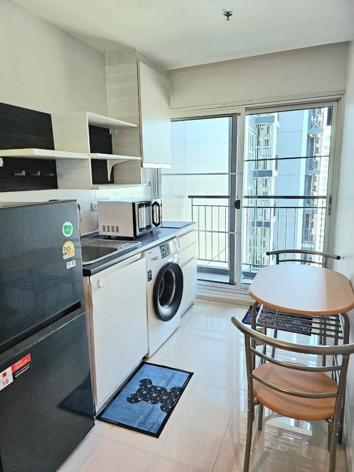 Life Ratchadapisek condo for rent. Ready to move in, fully furnished, high floor. Book now!