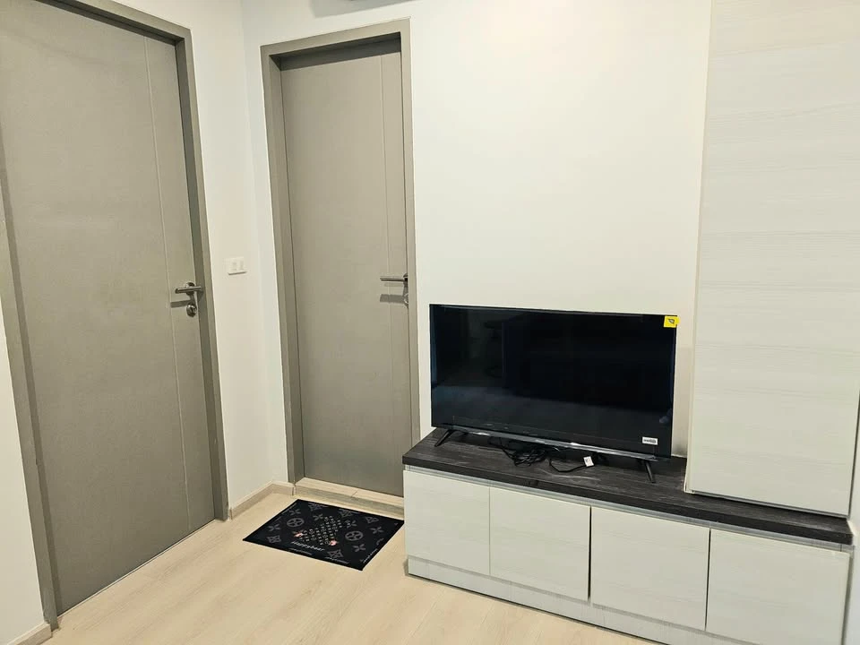 Life Ratchadapisek condo for rent. Ready to move in, fully furnished, high floor. Book now!