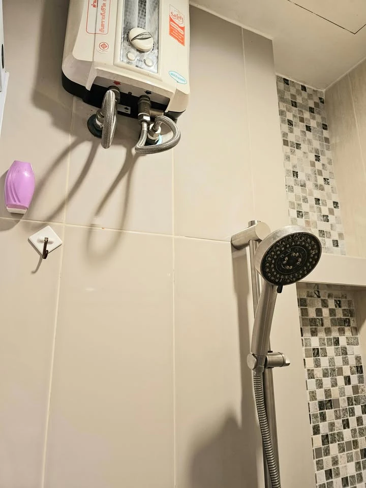 Life Ratchadapisek condo for rent. Ready to move in, fully furnished, high floor. Book now!