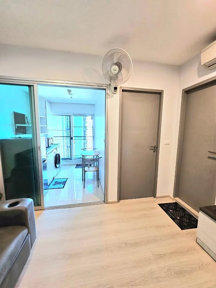 Life Ratchadapisek condo for rent. Ready to move in, fully furnished, high floor. Book now!
