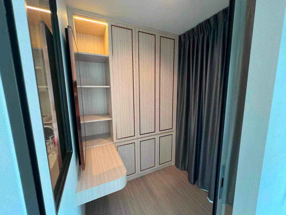 For rent: Life Sathorn - Sierra, 10th floor. Fully furnished with high-quality appliances. Don't miss this opportunity!