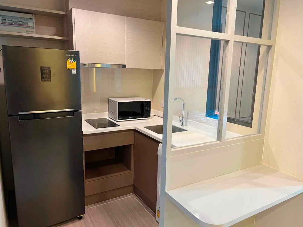 For rent: Life Sathorn - Sierra, 10th floor. Fully furnished with high-quality appliances. Don't miss this opportunity!