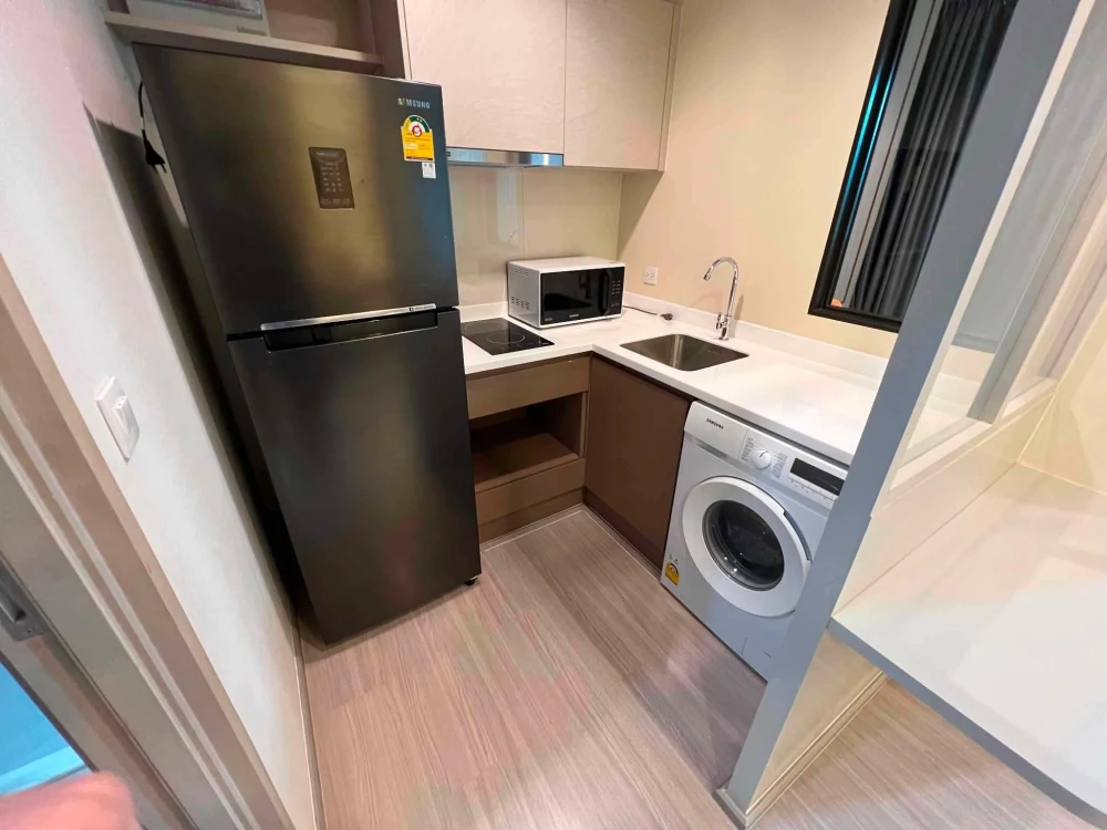 For rent: Life Sathorn - Sierra, 10th floor. Fully furnished with high-quality appliances. Don't miss this opportunity!