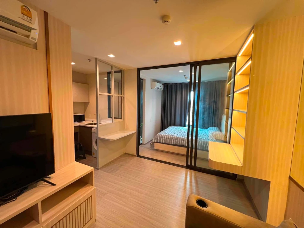 For rent: Life Sathorn - Sierra, 10th floor. Fully furnished with high-quality appliances. Don't miss this opportunity!