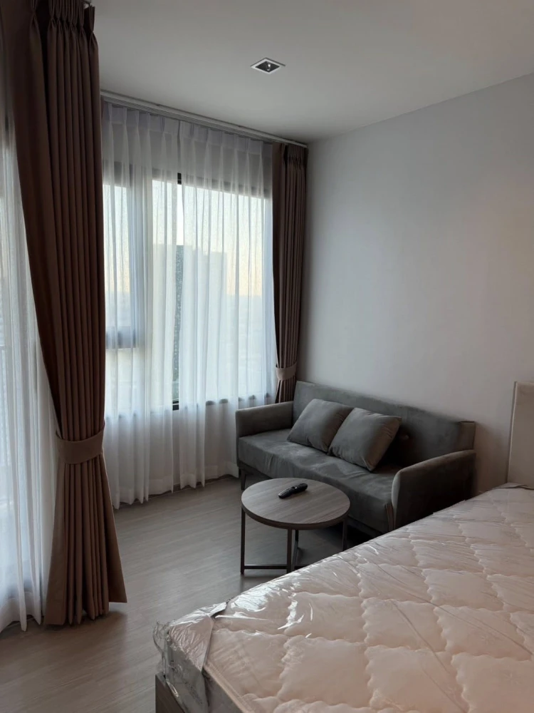 For rent: Life Sathorn-Sierra, 30th floor. A lovely, fully furnished unit. Book now!