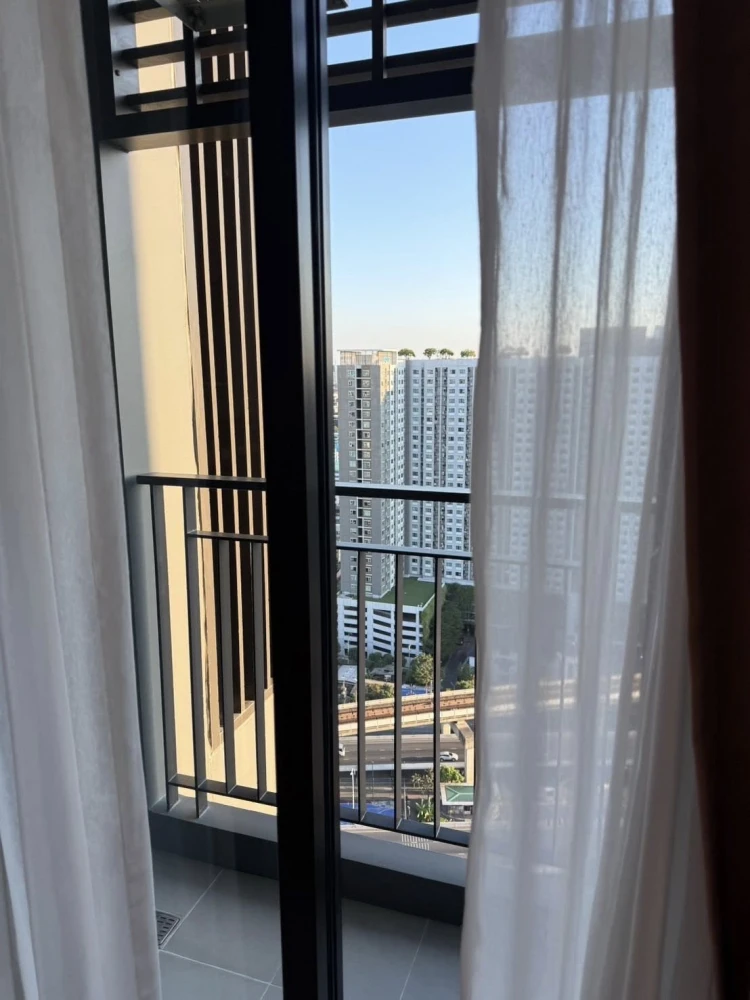 For rent: Life Sathorn-Sierra, 30th floor. A lovely, fully furnished unit. Book now!
