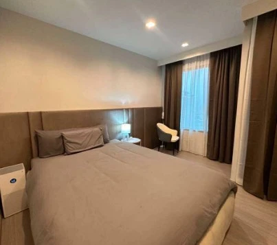 For sale: Life Sathorn Sierra, 32nd floor, very high, fully furnished, ready to move in.
