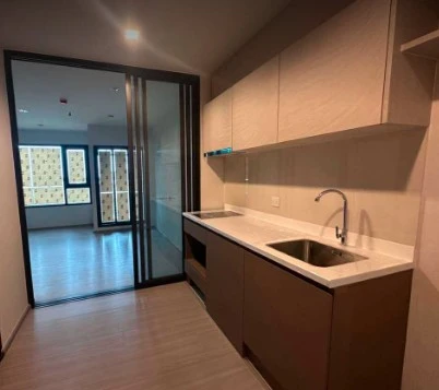 For sale: Life Sathorn Sierra, 32nd floor, very high, fully furnished, ready to move in.