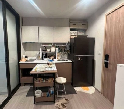 For sale: Life Sathorn Sierra, 32nd floor, very high, fully furnished, ready to move in.