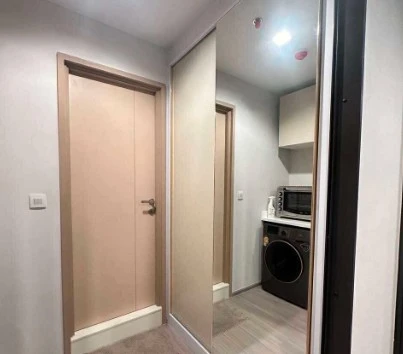 For sale: Life Sathorn Sierra, 32nd floor, very high, fully furnished, ready to move in.