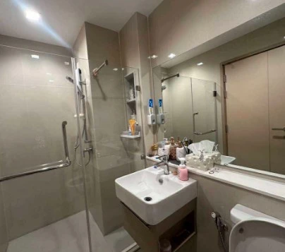 For sale: Life Sathorn Sierra, 32nd floor, very high, fully furnished, ready to move in.