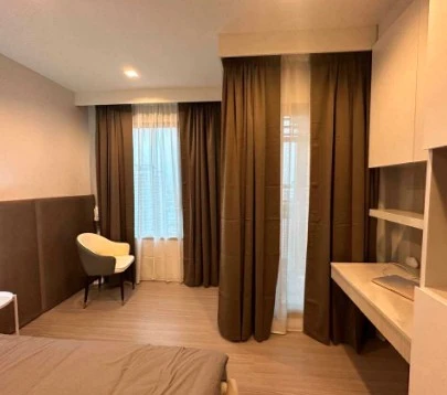 For sale: Life Sathorn Sierra, 32nd floor, very high, fully furnished, ready to move in.
