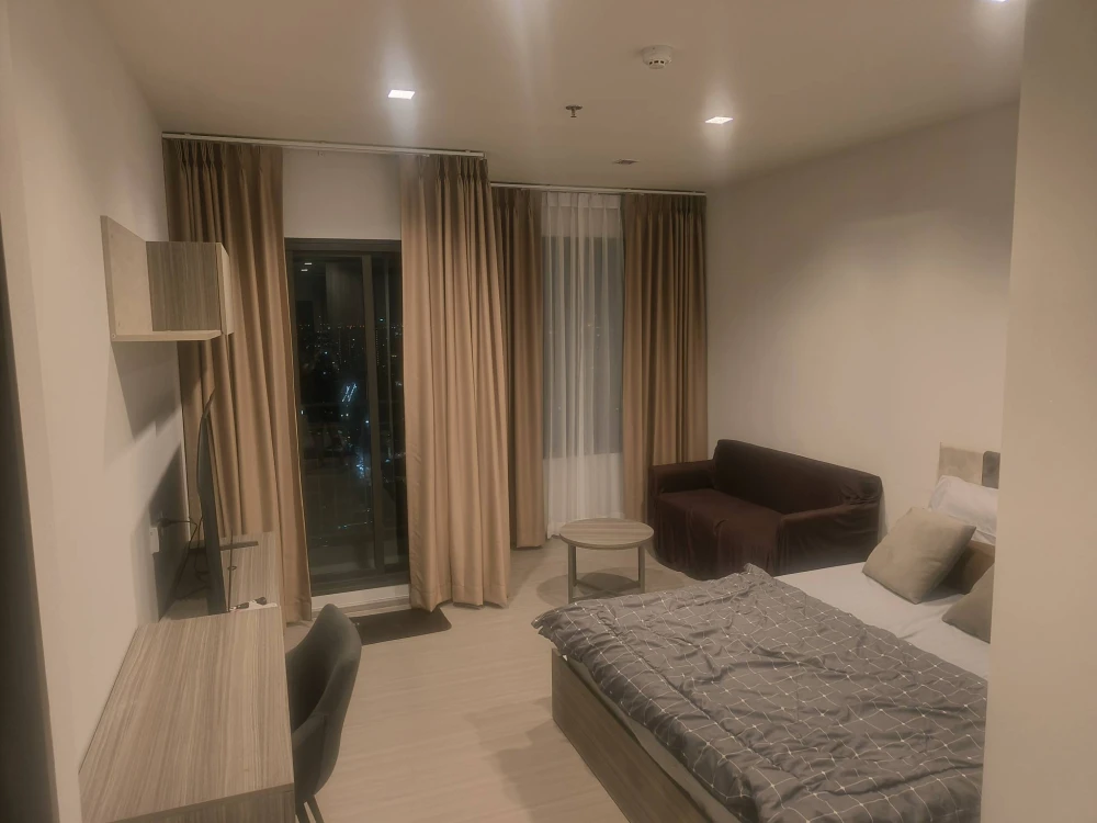 ให้เช่า Life Sathorn-Sierra ห้องชั้นสูง เฟอร์ + เครื่องใช้ไฟฟ้าพร้อม จองเลย