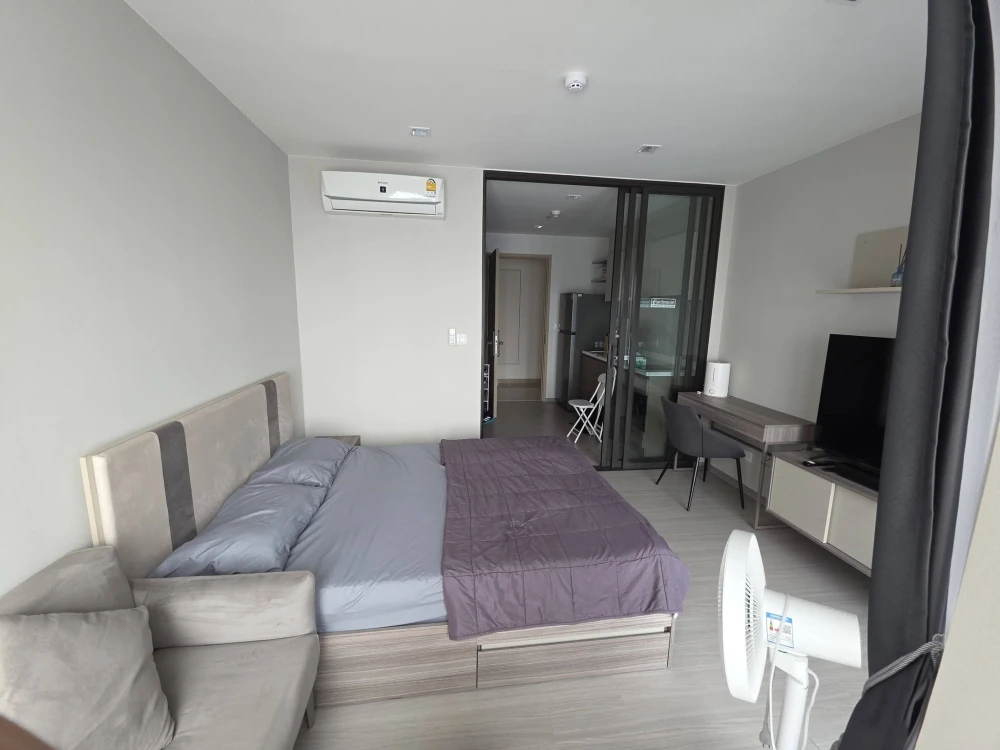 For rent: Life Sathorn-Sierra. A lovely room in a great location with convenient transportation. Fully furnished; just bring your suitcase and move in