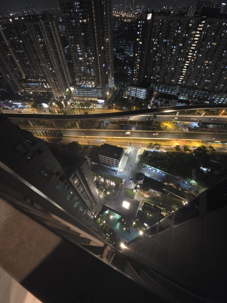 For rent: Life Sathorn-Sierra. A lovely room in a great location with convenient transportation. Fully furnished; just bring your suitcase and move in