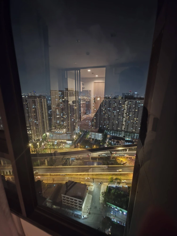 For rent: Life Sathorn-Sierra. A lovely room in a great location with convenient transportation. Fully furnished; just bring your suitcase and move in