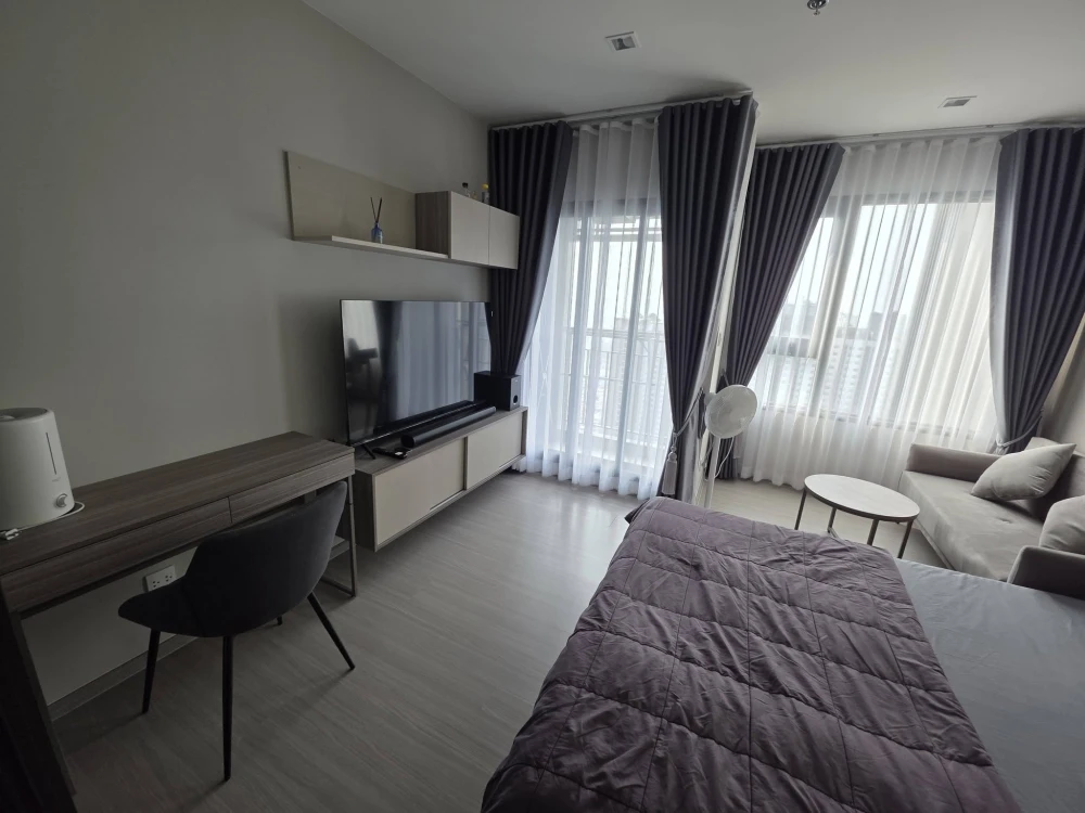 For rent: Life Sathorn-Sierra. A lovely room in a great location with convenient transportation. Fully furnished; just bring your suitcase and move in