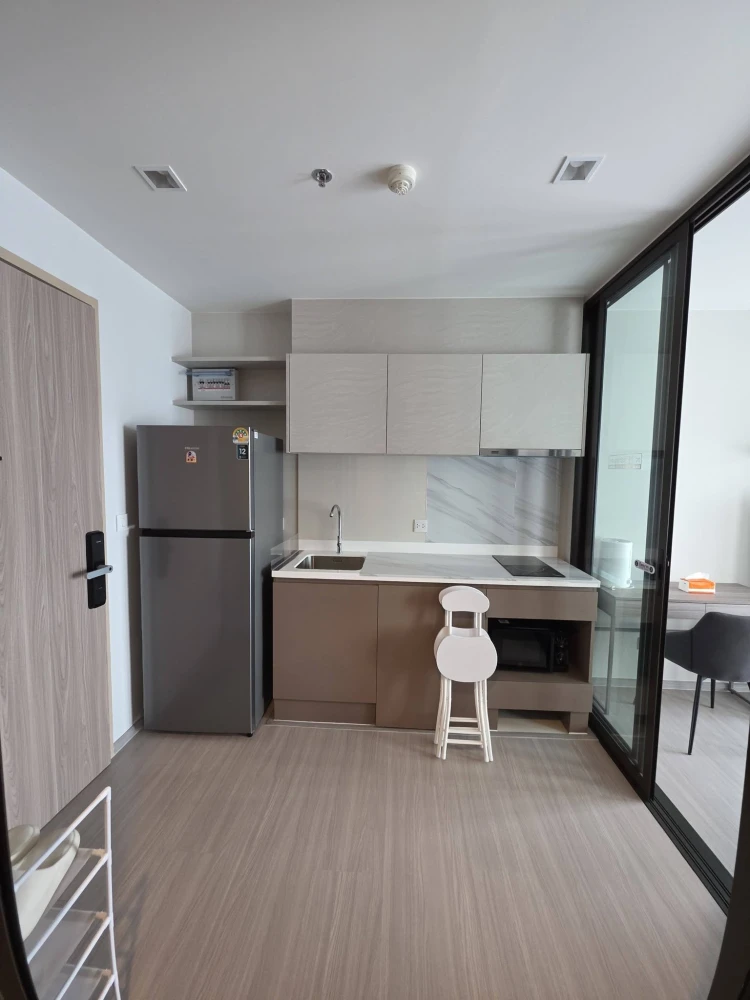 For rent: Life Sathorn-Sierra. A lovely room in a great location with convenient transportation. Fully furnished; just bring your suitcase and move in