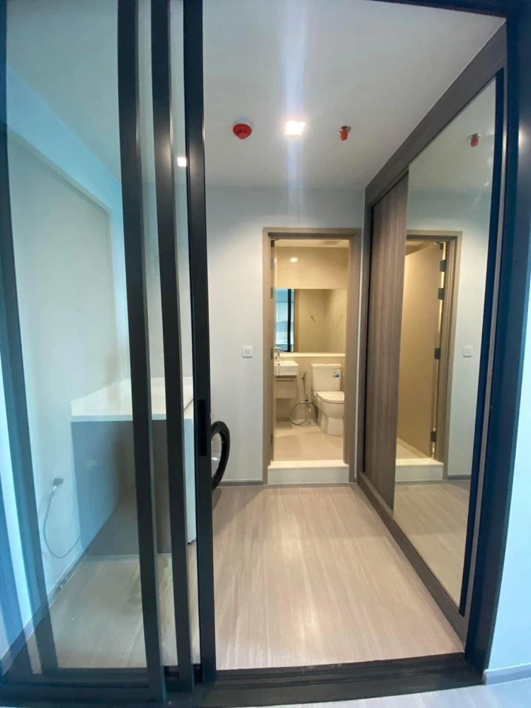 For rent: Life Sathorn-Sierra. A lovely unit in a great location with convenient transportation and stunning high-floor views. Don't miss out!