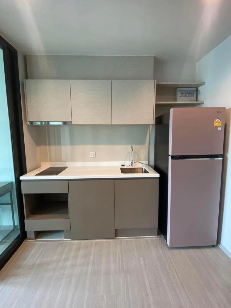 For rent: Life Sathorn-Sierra. A lovely unit in a great location with convenient transportation and stunning high-floor views. Don't miss out!