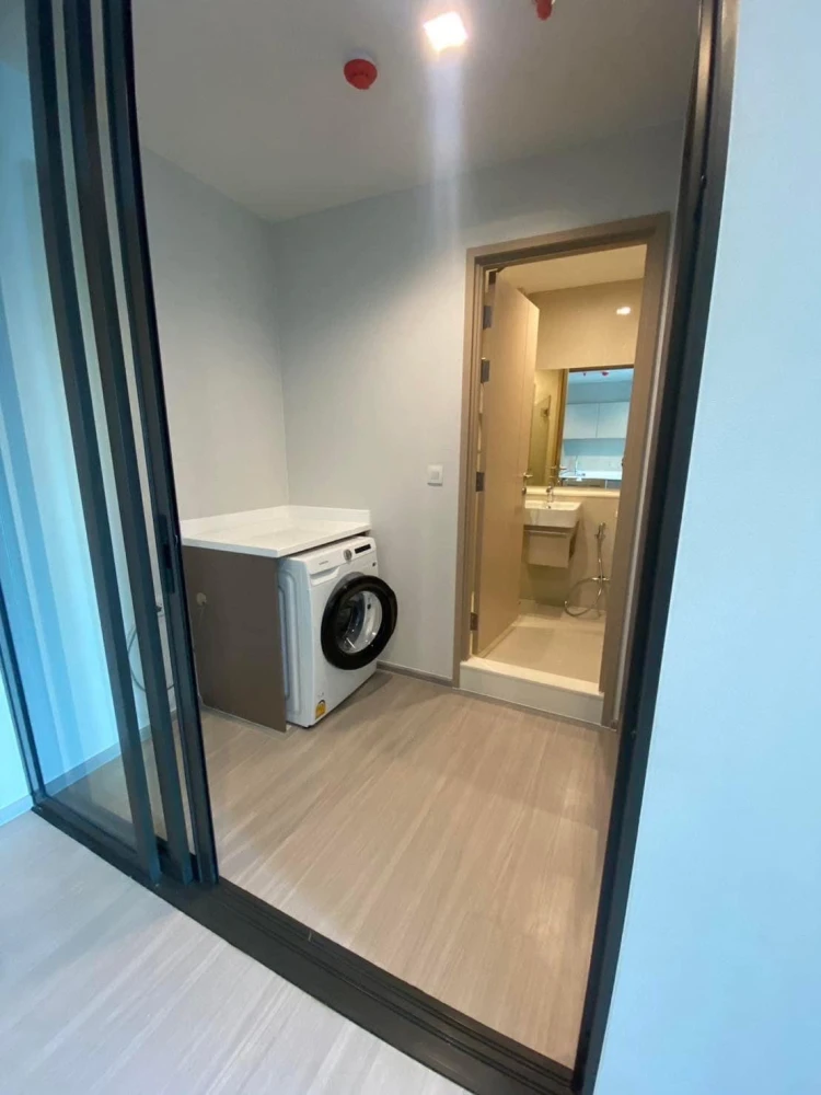 For rent: Life Sathorn-Sierra. A lovely unit in a great location with convenient transportation and stunning high-floor views. Don't miss out!
