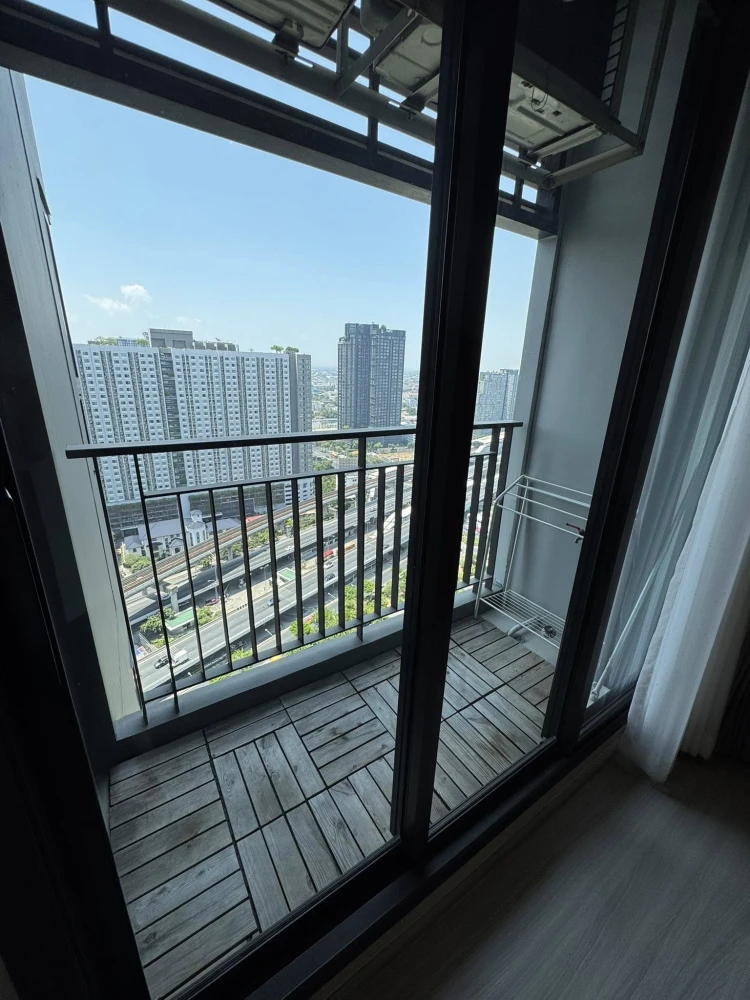 For rent: Life Sathorn-Sierra condo. Nice unit with complete appliances and beautiful high-floor views. Book now!