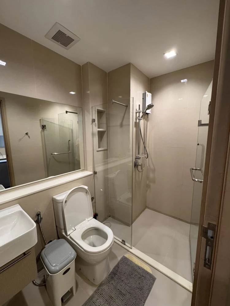 For rent: Life Sathorn-Sierra condo. Nice unit with complete appliances and beautiful high-floor views. Book now!
