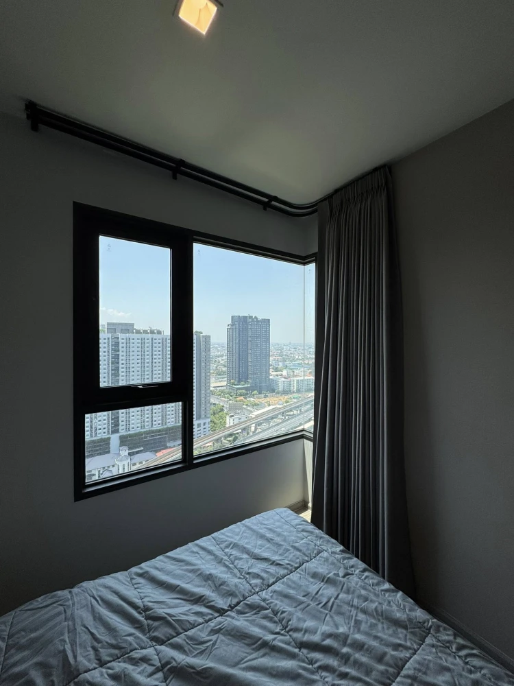 For rent: Life Sathorn-Sierra condo. Nice unit with complete appliances and beautiful high-floor views. Book now!
