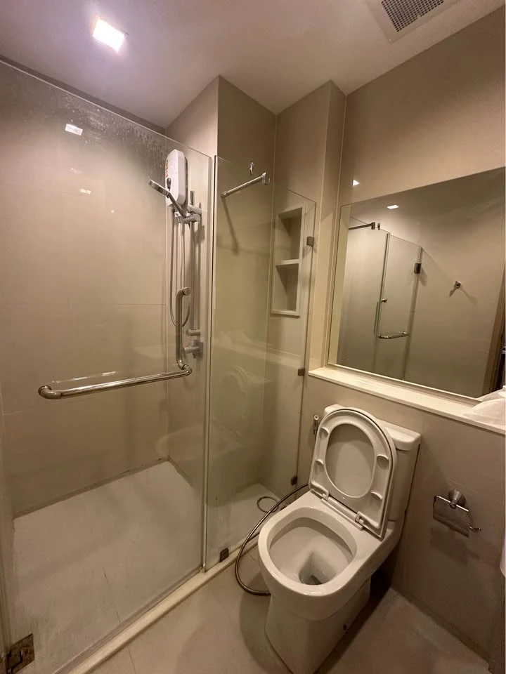 For rent: Life Sathorn-Sierra, ready to move in, high floor, spacious and comfortable room, hurry and reserve now+++