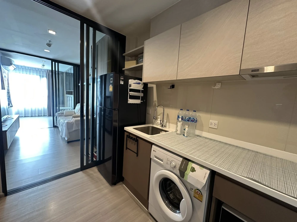 For rent: Life Sathorn-Sierra 1 bedroom plus unit, fully furnished with built-in furniture. Book now!