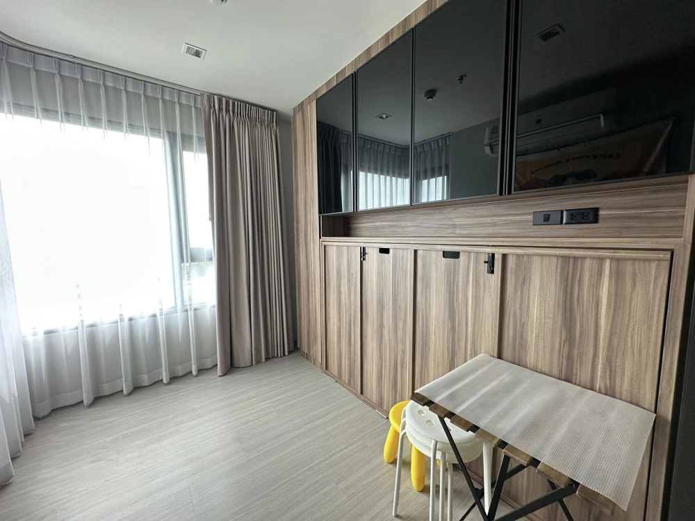 For rent: Life Sathorn-Sierra 1 bedroom plus unit, fully furnished with built-in furniture. Book now!