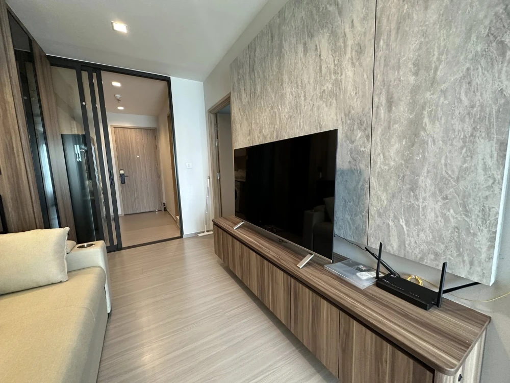 For rent: Life Sathorn-Sierra 1 bedroom plus unit, fully furnished with built-in furniture. Book now!