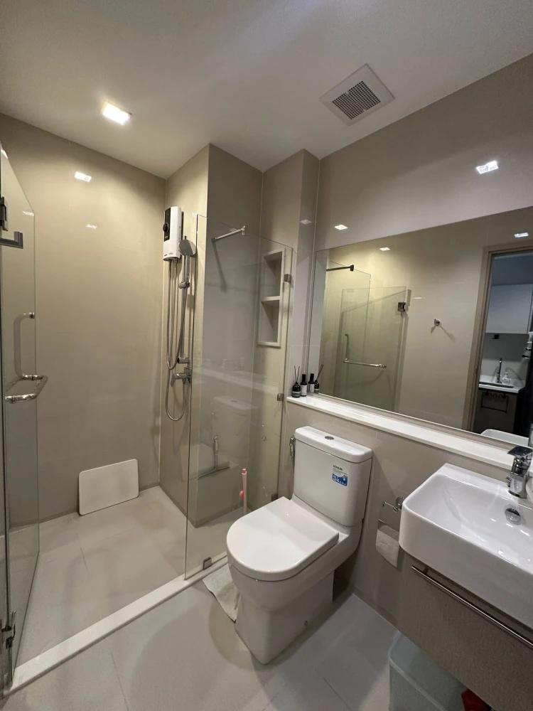 For rent: Life Sathorn-Sierra 1 bedroom plus unit, fully furnished with built-in furniture. Book now!