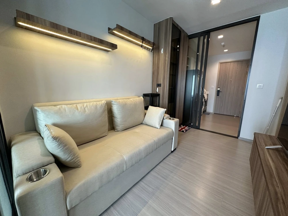For rent: Life Sathorn-Sierra 1 bedroom plus unit, fully furnished with built-in furniture. Book now!