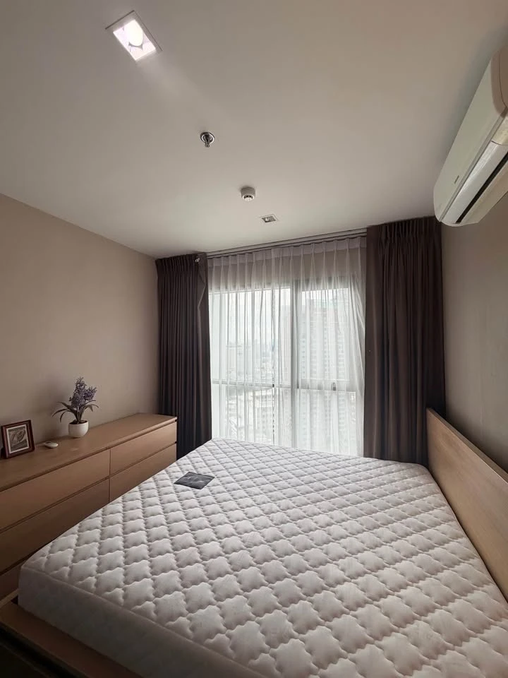 For rent: Life Sukhumvit 48. A lovely unit with ample living space on a high floor with a beautiful view. Don't miss out on this great opportunity!