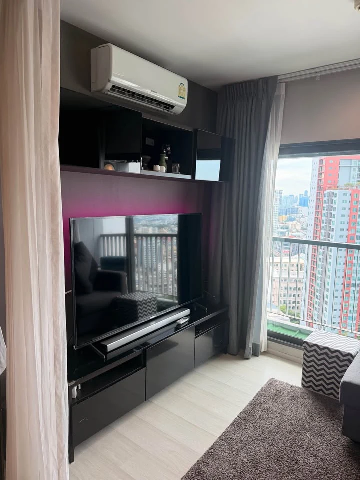 For rent: Life Sukhumvit 48. A lovely unit with ample living space on a high floor with a beautiful view. Don't miss out on this great opportunity!