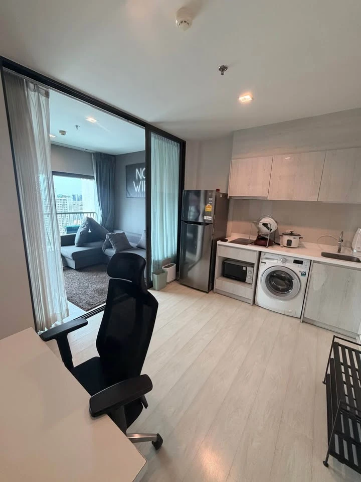 For rent: Life Sukhumvit 48. A lovely unit with ample living space on a high floor with a beautiful view. Don't miss out on this great opportunity!