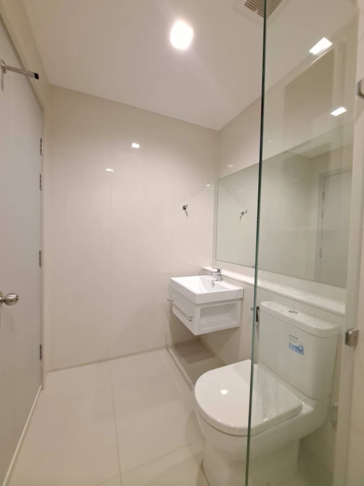 For rent: Life Sukhumvit 62, studio room, 17th floor, good view, affordable price. You must not miss it.