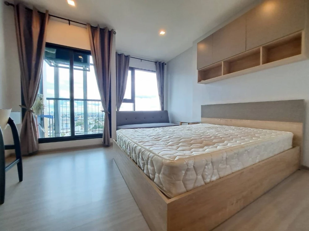 For rent: Life Sukhumvit 62, studio room, 17th floor, good view, affordable price. You must not miss it.