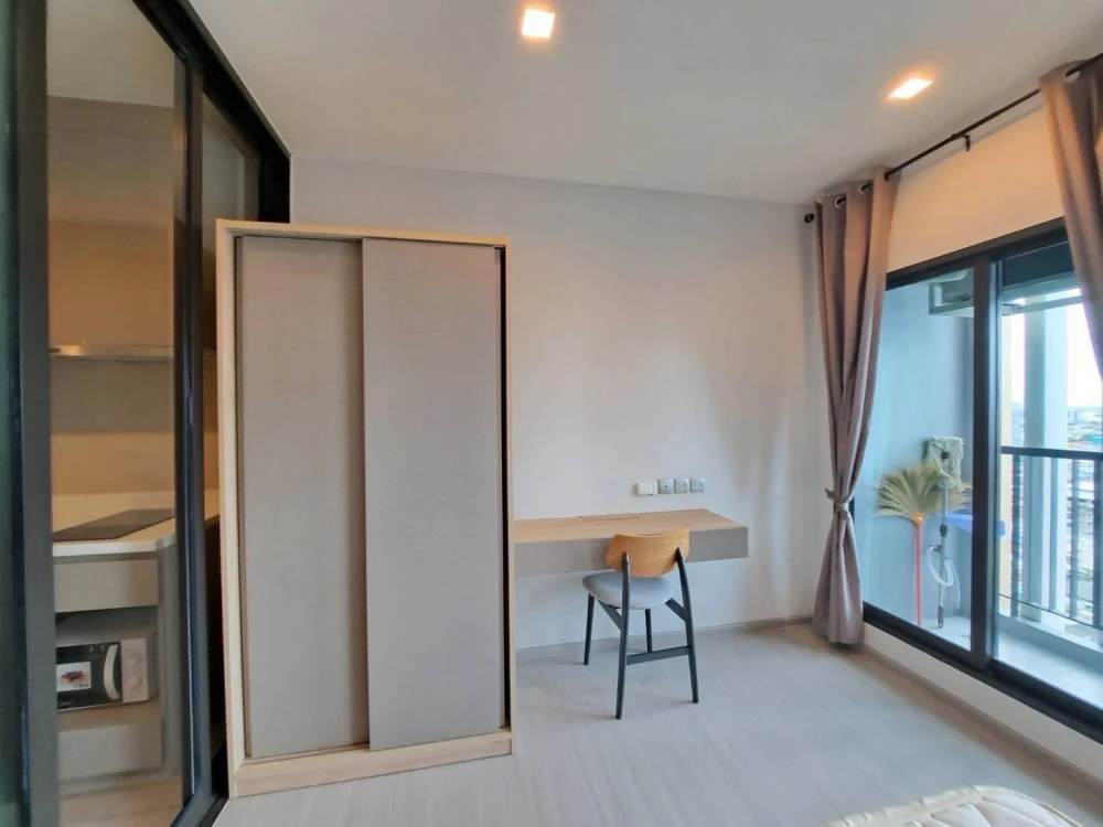 For rent: Life Sukhumvit 62, studio room, 17th floor, good view, affordable price. You must not miss it.