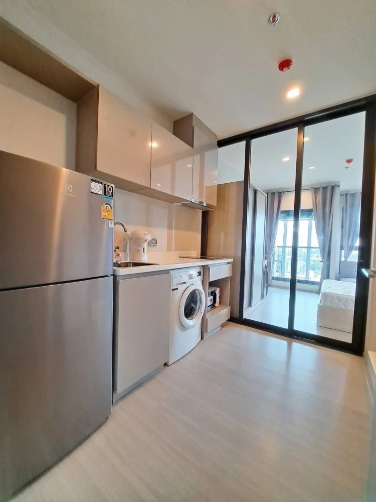 For rent: Life Sukhumvit 62, studio room, 17th floor, good view, affordable price. You must not miss it.