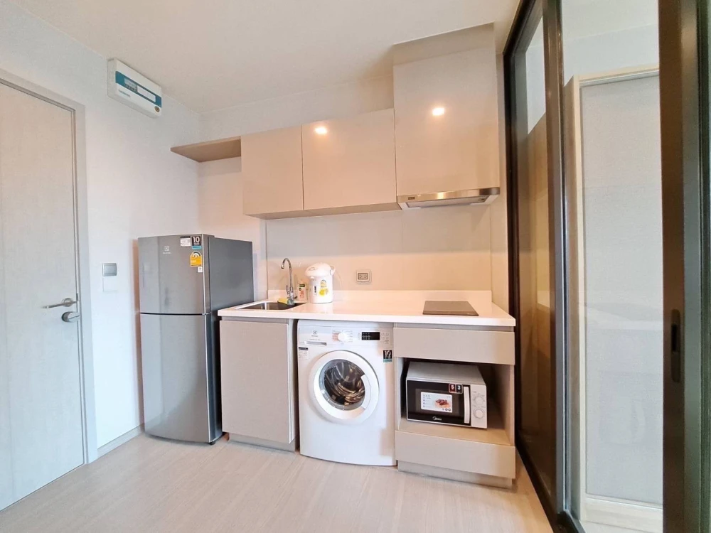 For rent: Life Sukhumvit 62, studio room, 17th floor, good view, affordable price. You must not miss it.